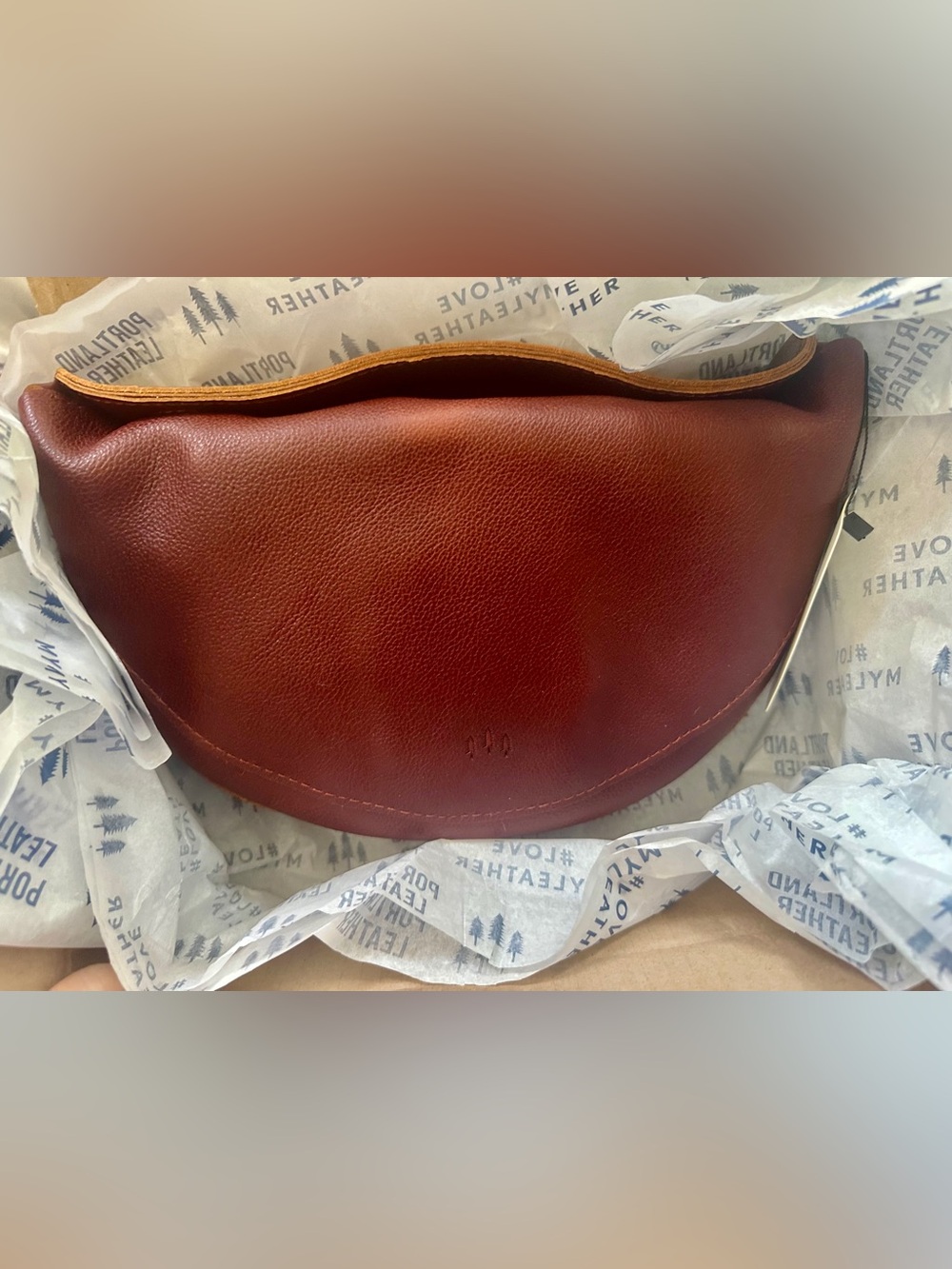 Portland Leather Brand New in Box Large Nutmeg Koala Sling Bag - Picture 14 of 16